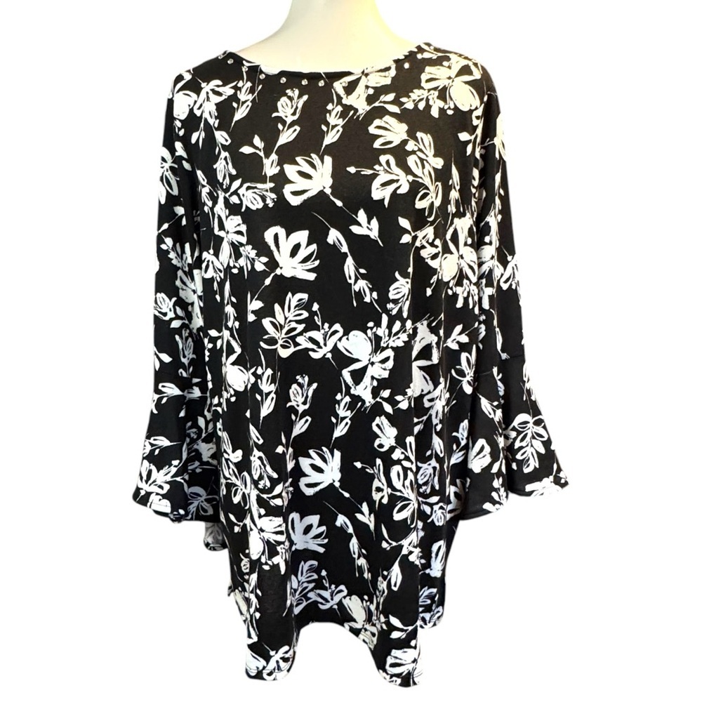 Slim Factor by Investments Black and White Bell Sleeve Lightweight Sweater